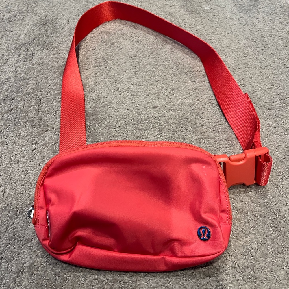 Lulu everywhere belt bag